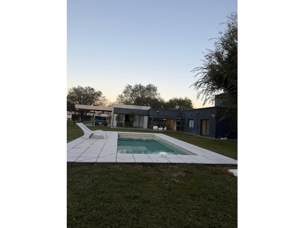 VENTA CASA DE CATEGORÍA 3 DORM + PILETA CAUSANA - 3