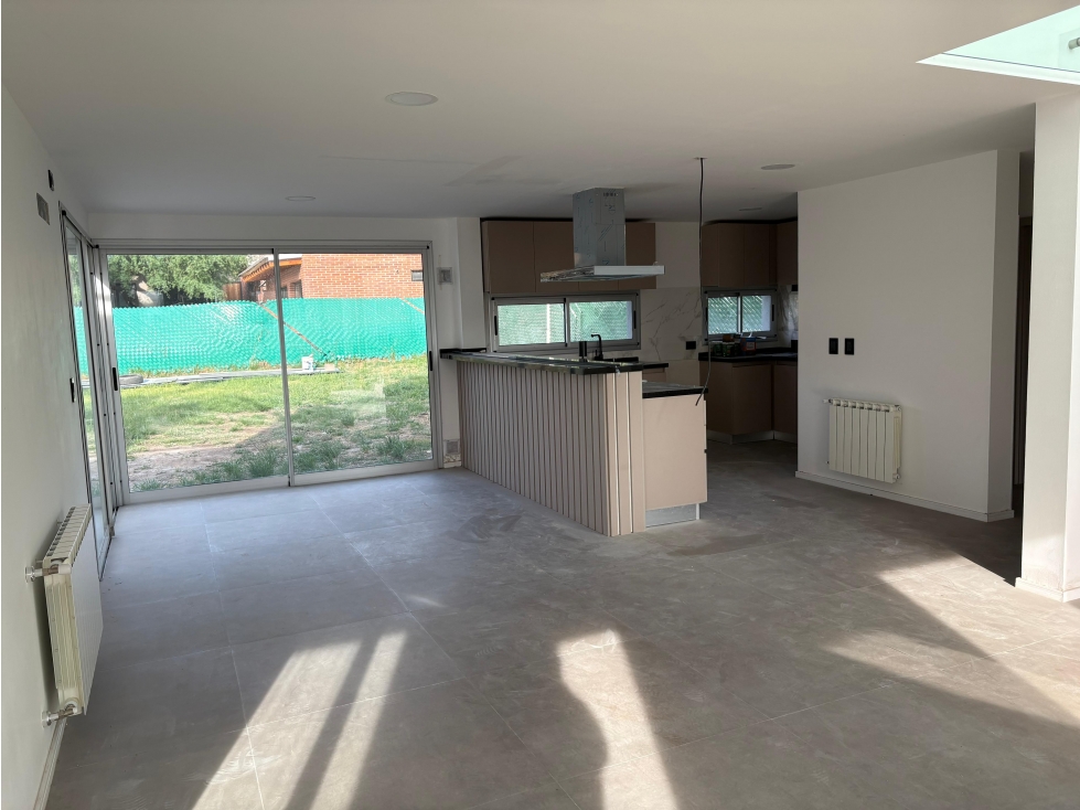 VENTA CASA 3 DORMITORIOS EN BARRIO CERRADO TEJAS 4 - 5