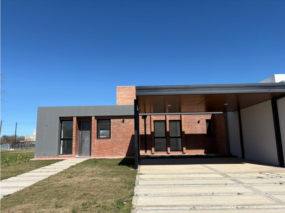 VENTA CASA 3 DORMITORIOS CON PILETA TEJAS 4 ETAPA 2 MALAGUEÑO