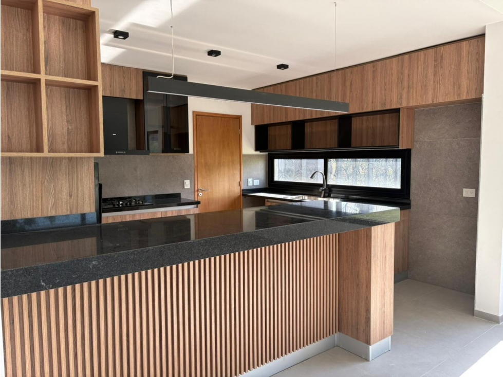 VENTA CASA MODERNA DE 300m2 CONSTRUIDOS EN VALLE DEL GOLF 1 ETAPA — foto 6