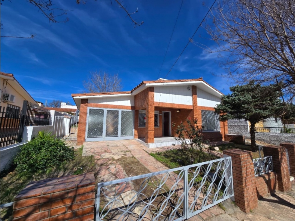 VENTA CASA + DEPARTAMENTO C/PILETA B° LAS MALVINAS CARLOS PAZ — foto 2
