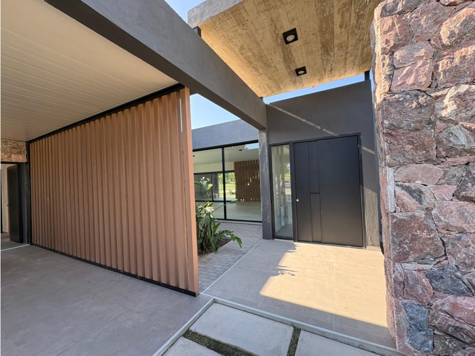 VENTA CASA MODERNA DE 300m2 CONSTRUIDOS EN VALLE DEL GOLF 1 ETAPA — foto 5