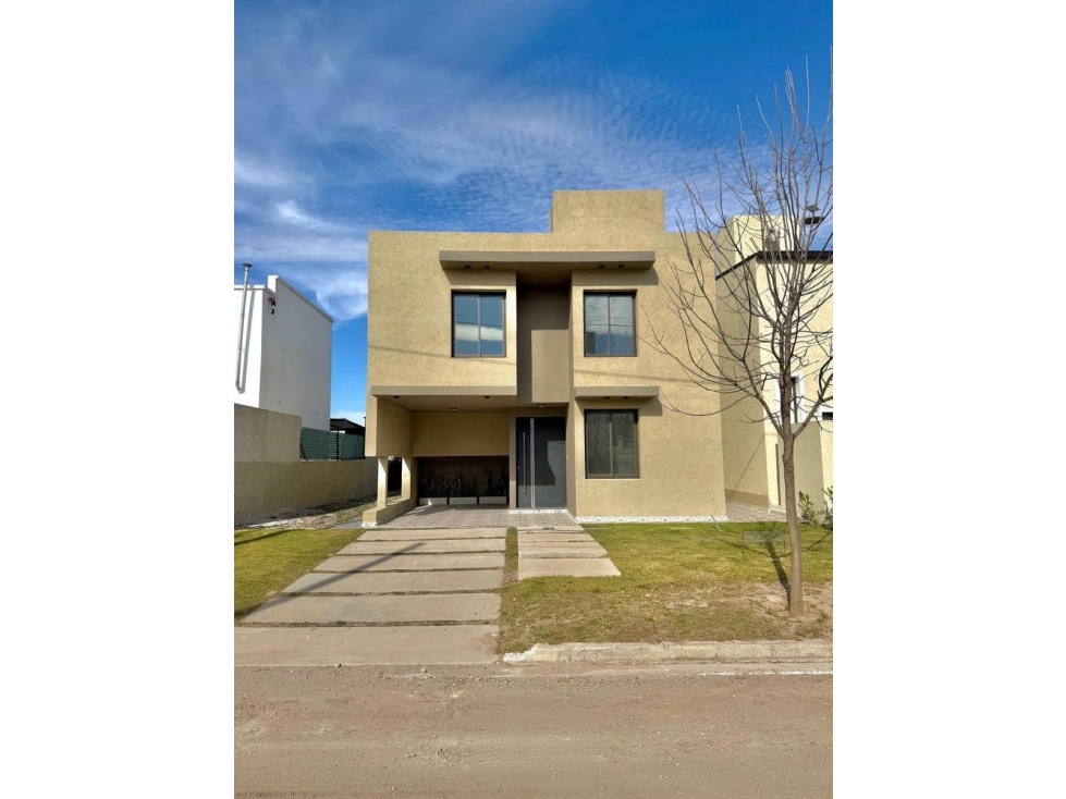 VENTA CASA DE CATEGORIA A ESTRENAR 3 DORMITORIOS TEJAS 4 MALAGUEÑO