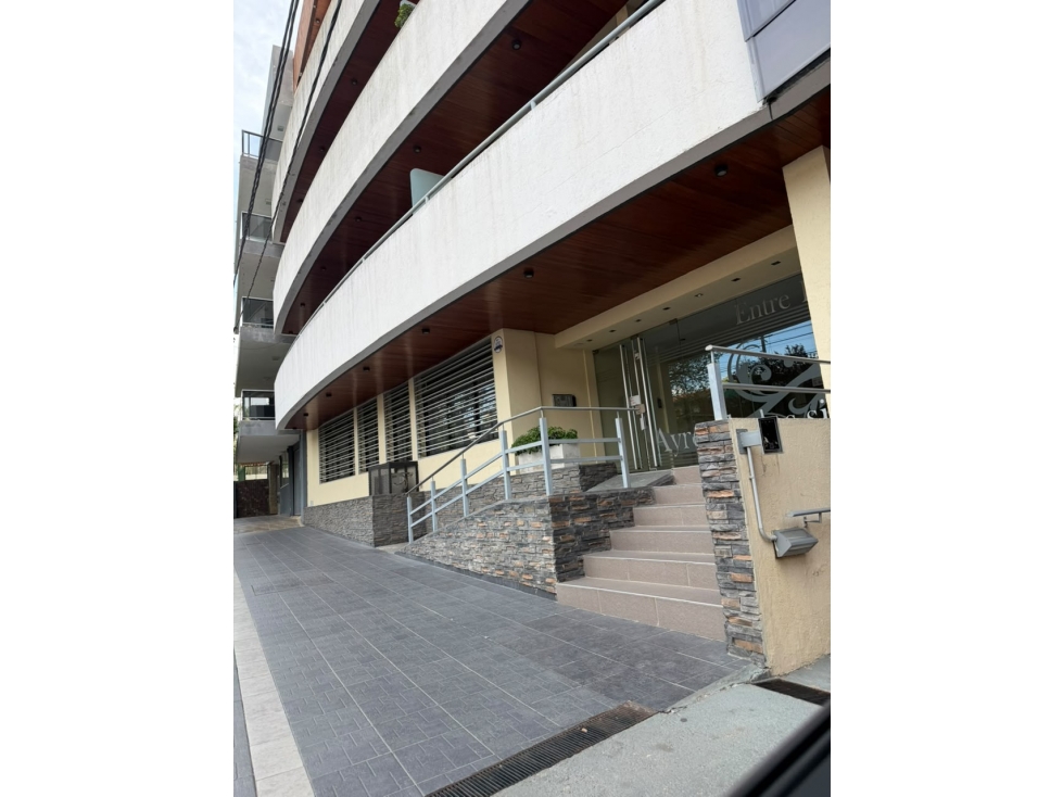 VENTA DEPARTAMENTO 1 DORMITORIO CON PATIO Y COCHERA | CARLOS PAZ — foto 2