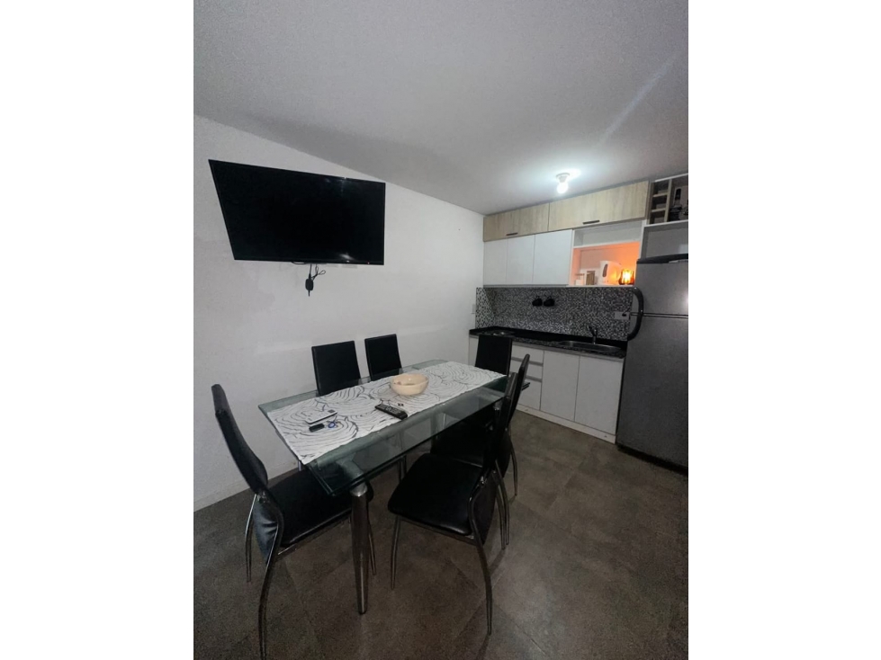 VENTA MONOAMBIENTE + BALCON + COCHERA CENTRO EDIFICIO LAKE CARLOS PAZ — foto 2