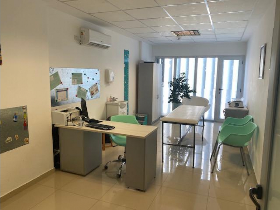 VENTA CONSULTORIO EN CENTRO MEDICO CANDELARIA - 2