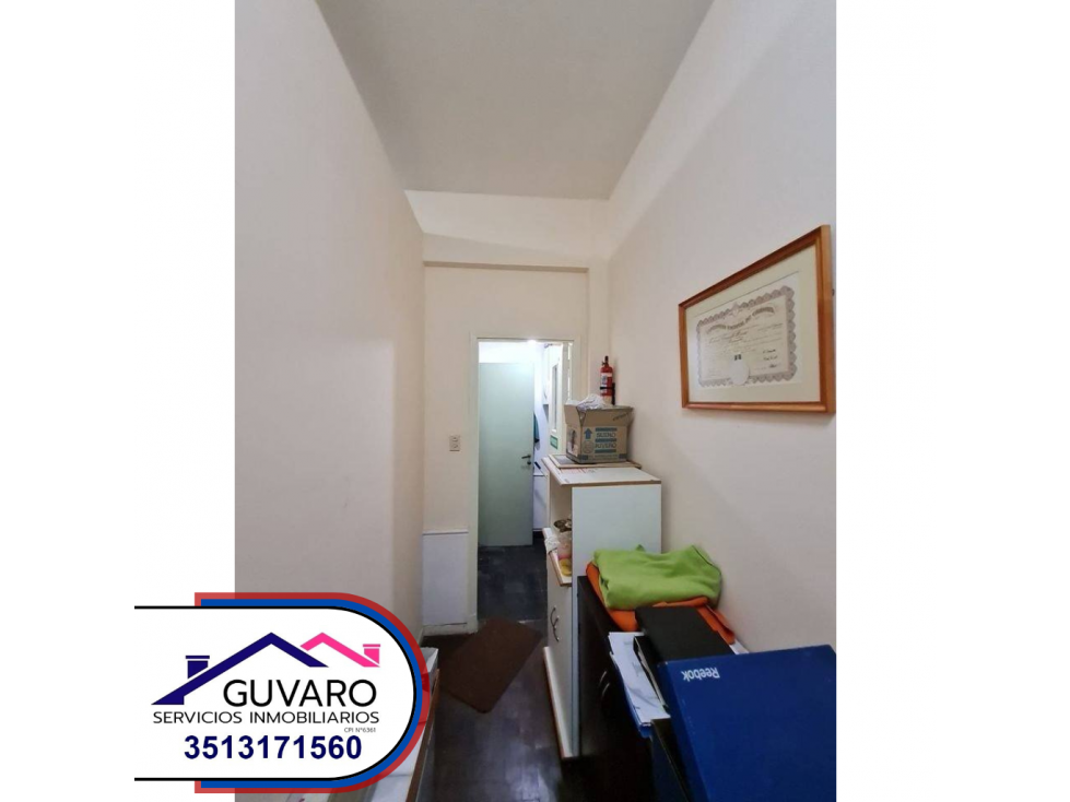 Se Vende Amplia Oficina Céntrica de 2 Esc C/patio de uso exclusivo - 2