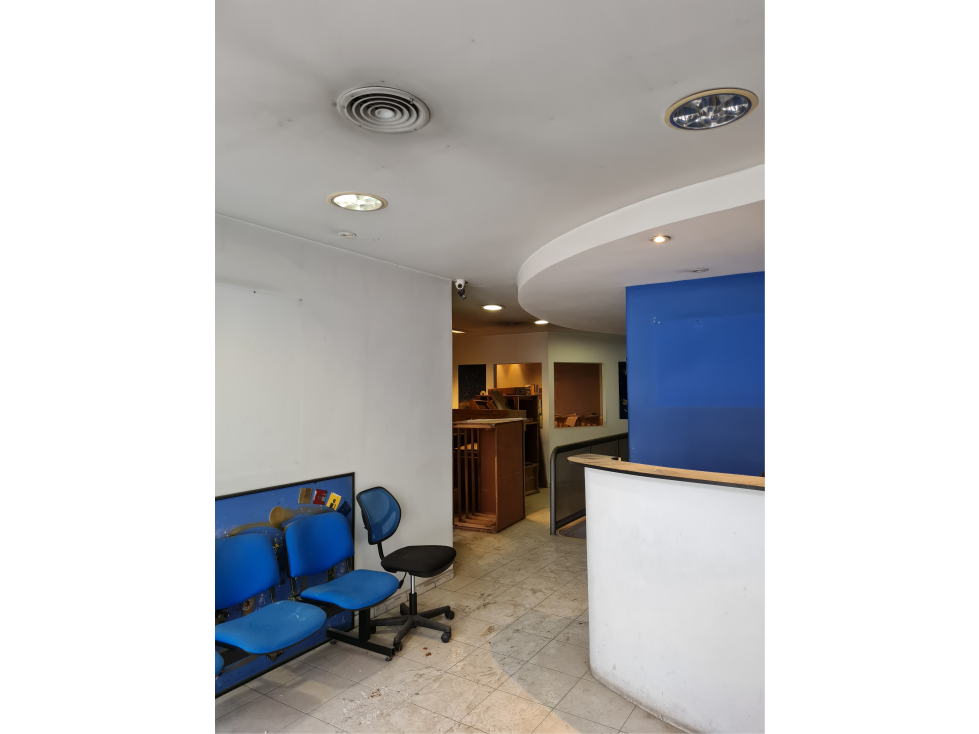 SE ALQUILA LOCAL CON 6 OFICINAS EN ALBERDI - 3