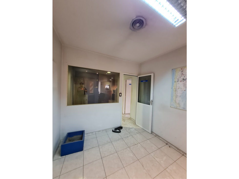 SE ALQUILA LOCAL CON 6 OFICINAS EN ALBERDI - 4