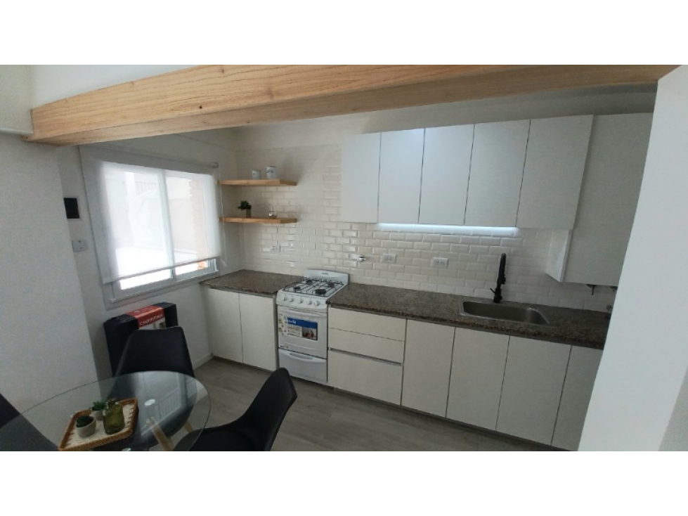 Venta. Mono-ambiente con balcón. Reciclado, amoblado y equipado. — foto 6