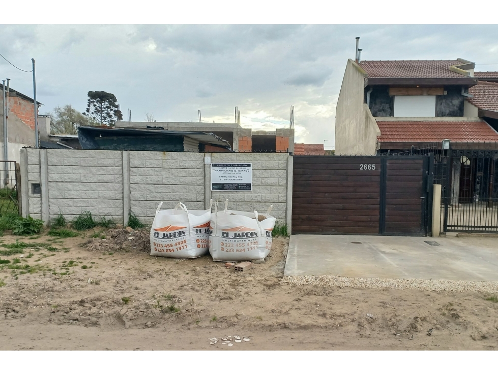 ***Oportunidad*** Terreno de 333 m² totales con construcción.
