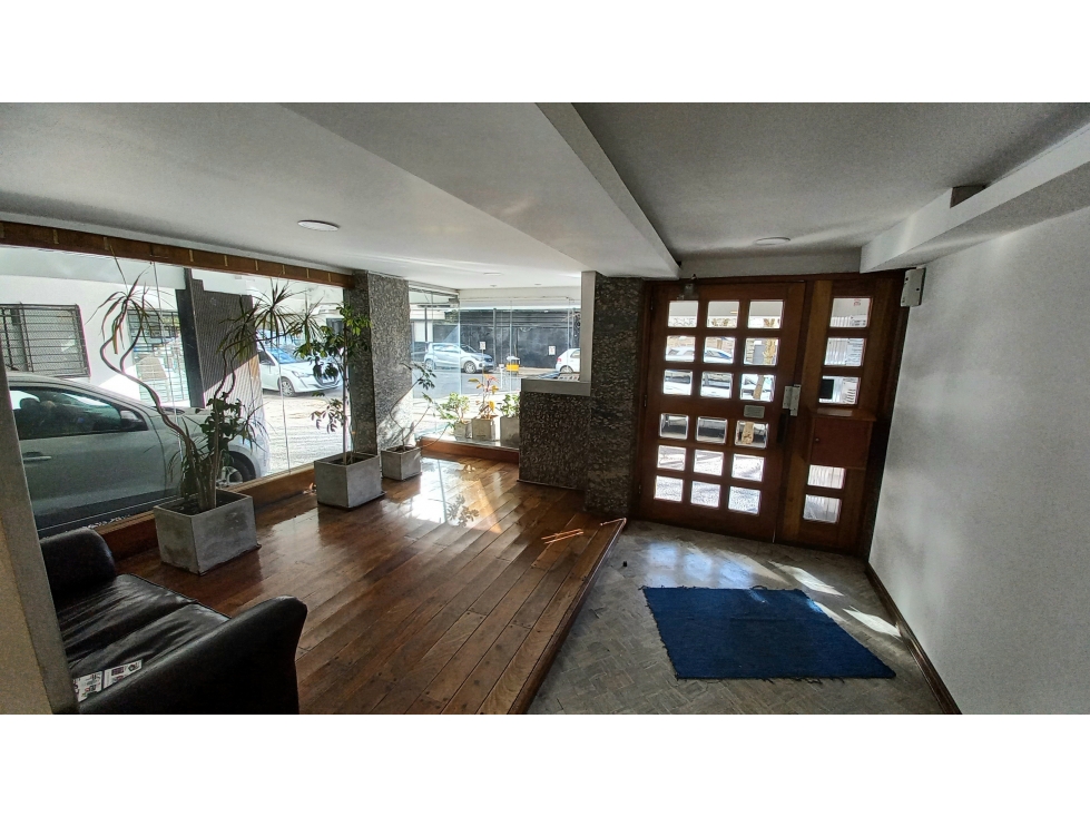 VENTA. Depto 2 amb. A la calle con balcón francés. Cel 2235421919 - 6