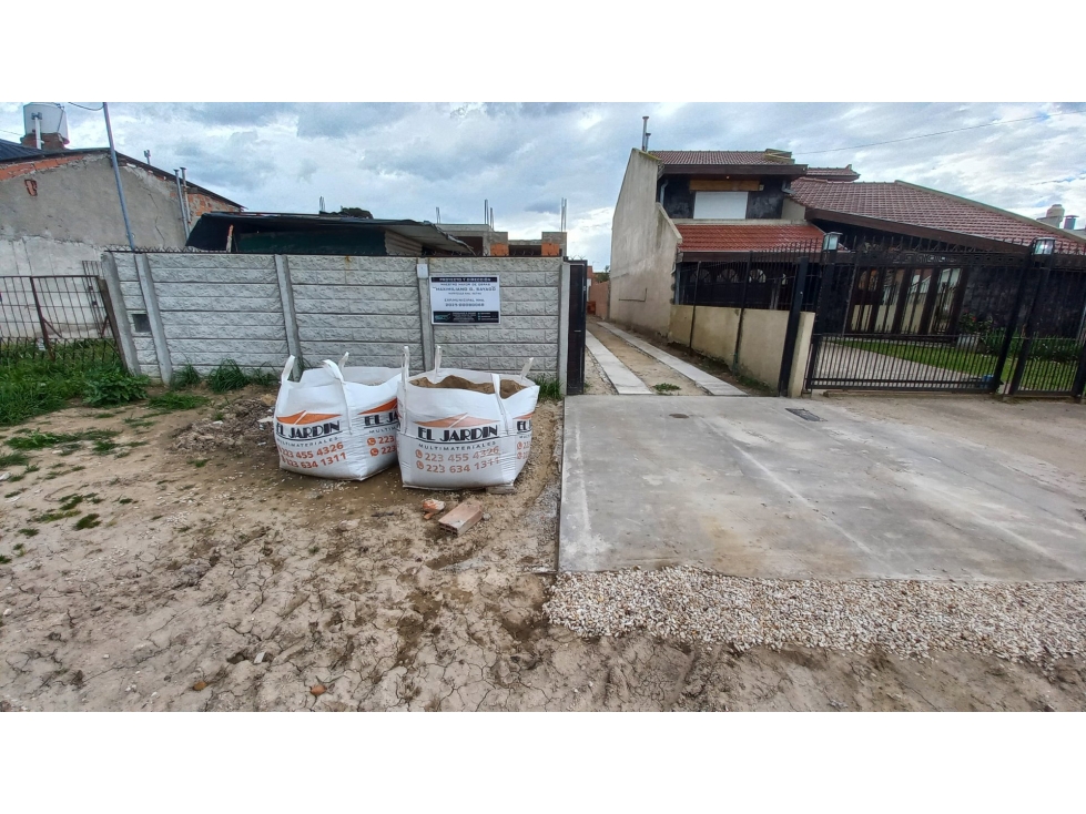 ***Oportunidad*** Terreno de 333 m² totales con construcción. — foto 3