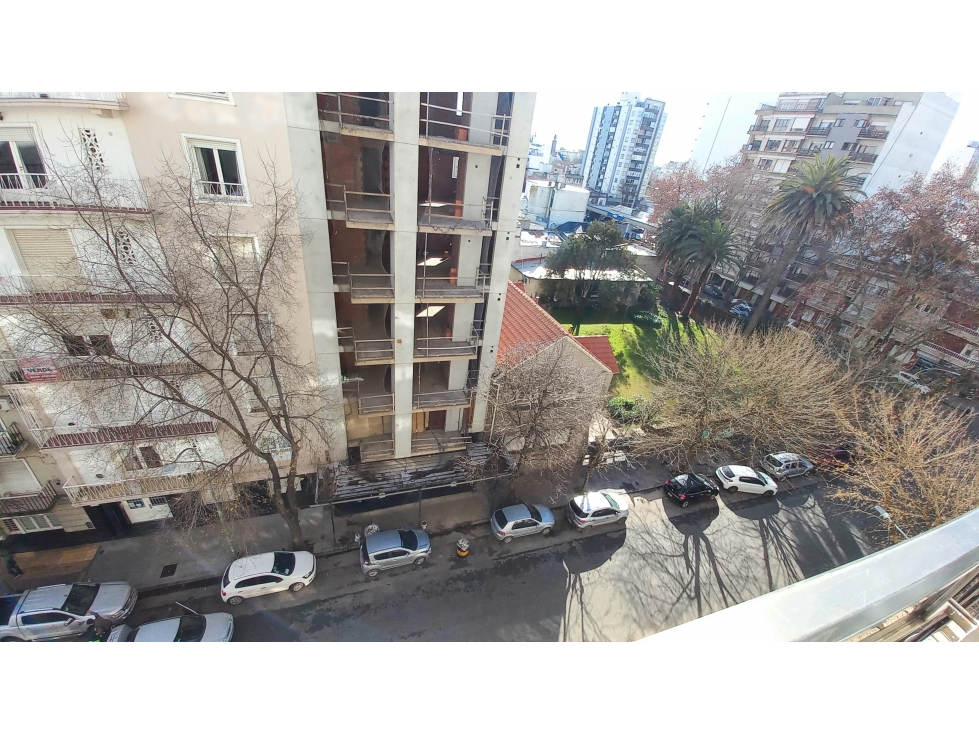 VENTA. Depto 2 amb. A la calle con balcón francés. Cel 2235421919 - 1