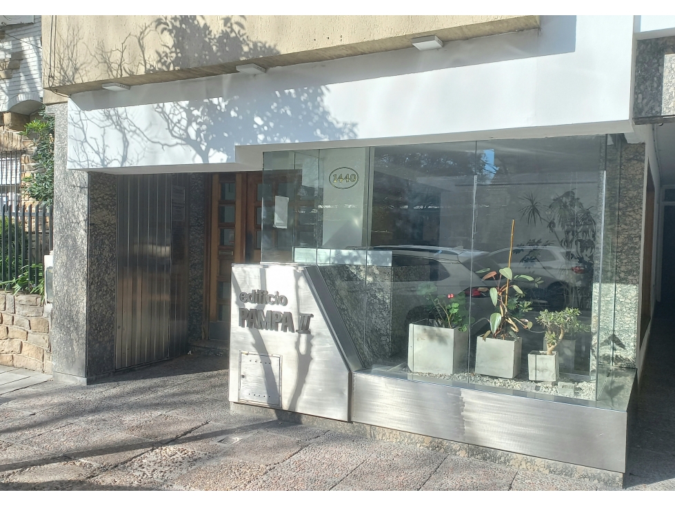 VENTA. Depto 2 amb. A la calle con balcón francés. Cel 2235421919 - 3