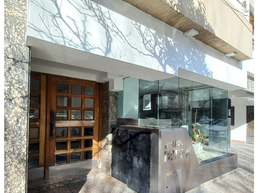 VENTA. Depto 2 amb. A la calle con balcón francés. Cel 2235421919 - 4