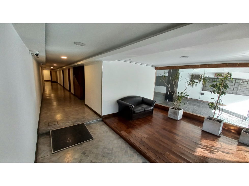 VENTA. Depto 2 amb. A la calle con balcón francés. Cel 2235421919 - 5