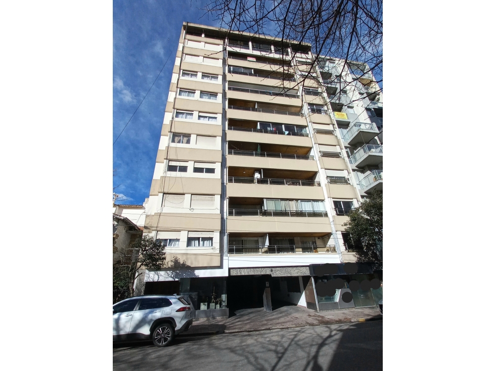 VENTA. Depto 2 amb. A la calle con balcón francés. Cel 2235421919 - 2