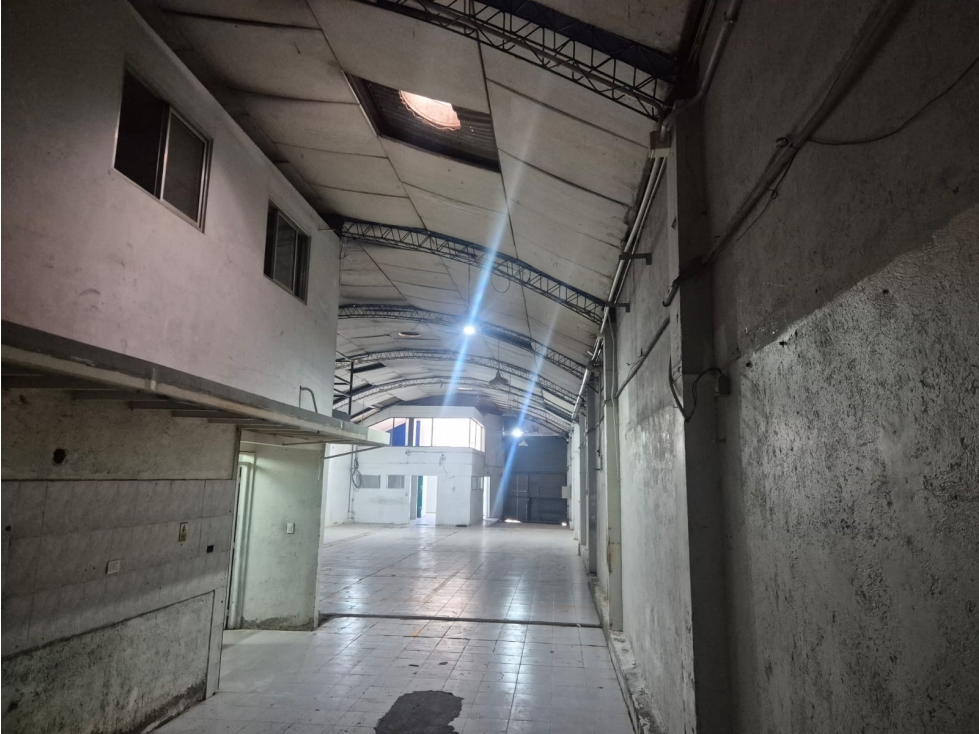 VENDE GALPON CON OFICINAS - EN CALLE ALEM - GODOY CRUZ- MENDOZA - 5