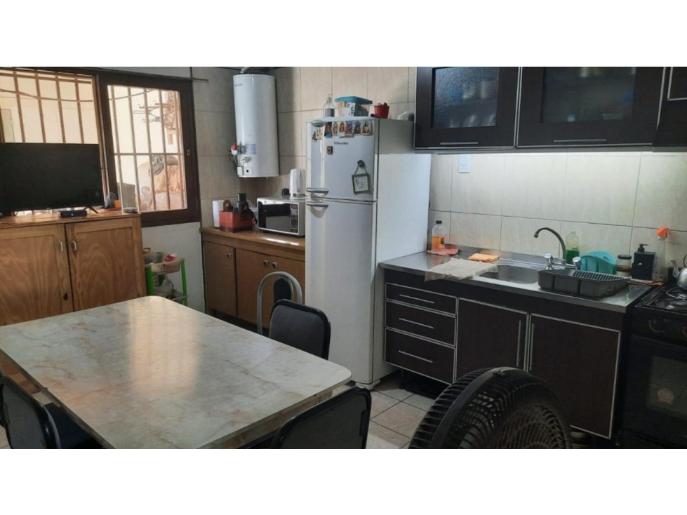VENDE CASA CON DEPARTAMENTO en calle O Higgins casi Indep. Las Heras - 4