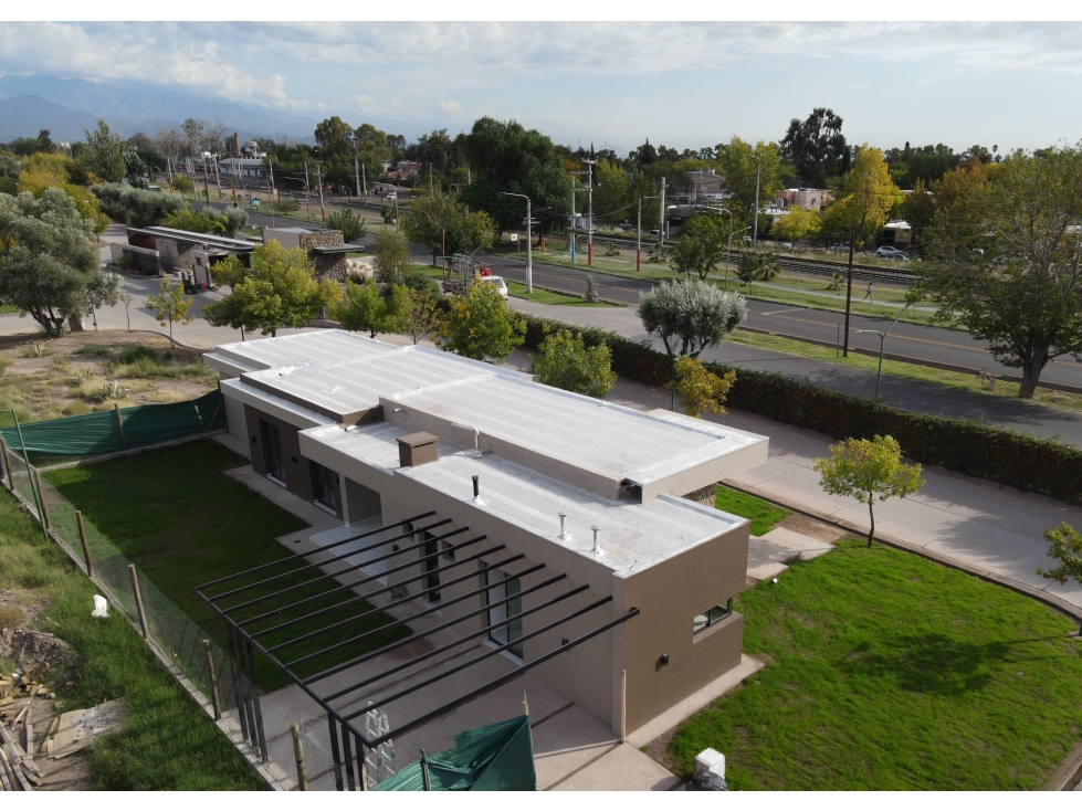 VENDE CASA ESQUINA A ESTRENAR en Barrio Privado IRIGOYEN, Maipú, Mza. - 6