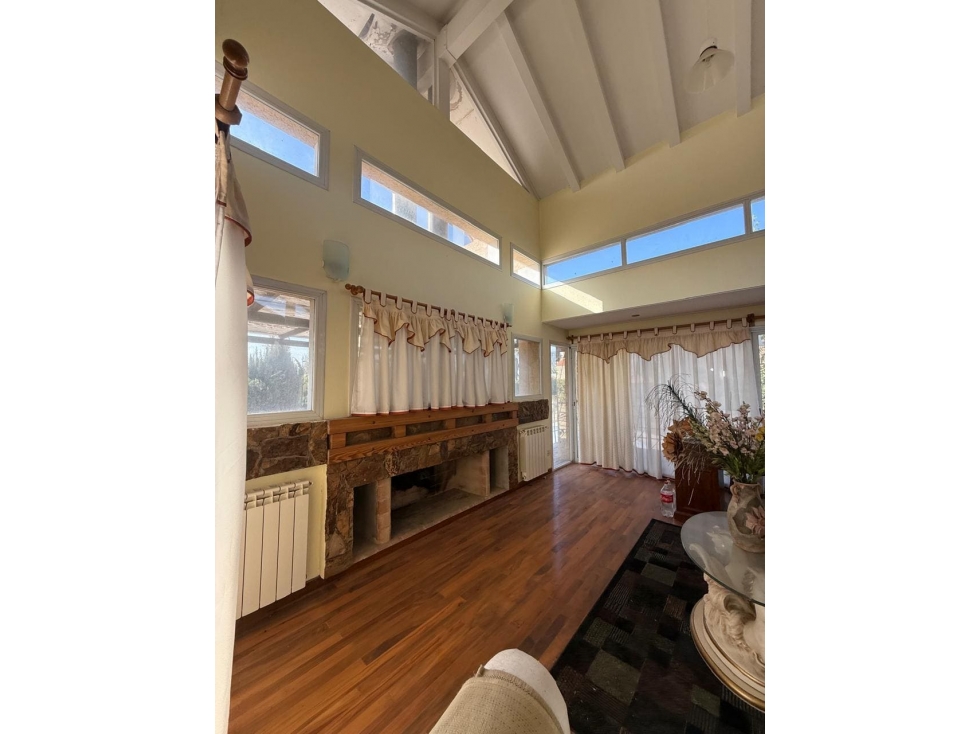VENDE HERMOSA CASA ESQUINA ubicada en calle Juan José Paso, Luján. - 4
