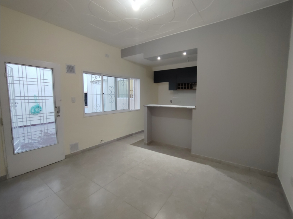 VENDE CASA ESQUINA RECICLADA A NUEVA Ubicada en 6ta sección de Ciudad - 6