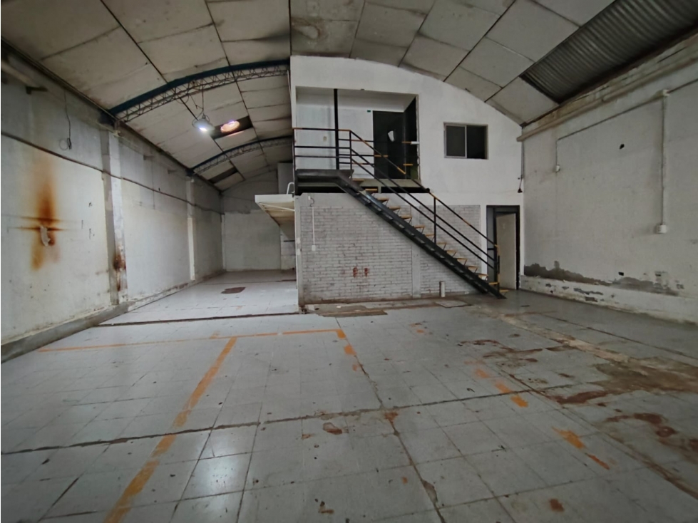 VENDE GALPON CON OFICINAS - EN CALLE ALEM - GODOY CRUZ- MENDOZA - 3