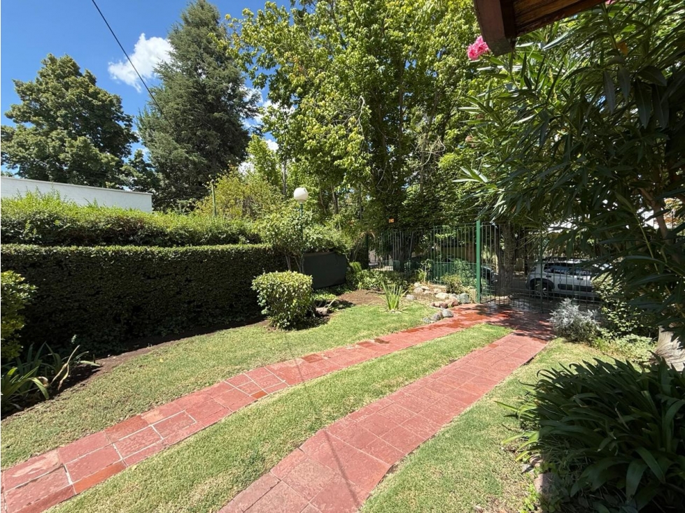 VENDE HERMOSA CASA EN CALLE VICTOR DELHEZ, CHACRAS DE CORIA, LUJÁN. — foto 6