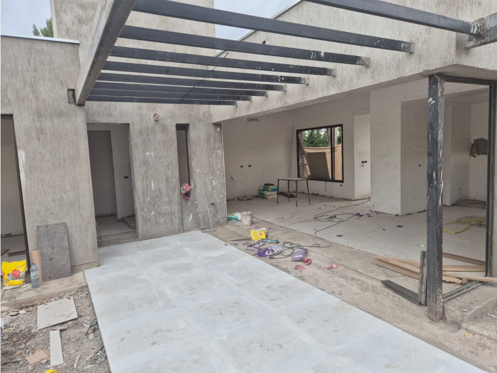 VENTA CASA EN GARDENS - BARRIO JARDÍN, MAYOR DRUMMOND, LUJÁN DE CUYO — foto 4