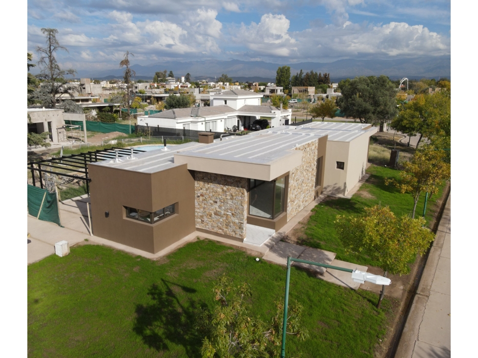 VENDE CASA ESQUINA A ESTRENAR en Barrio Privado IRIGOYEN, Maipú, Mza. - 4