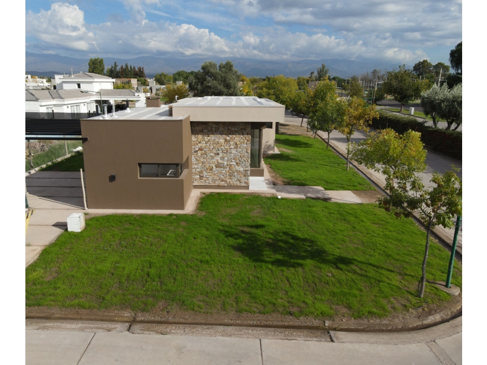 VENDE CASA ESQUINA A ESTRENAR en Barrio Privado IRIGOYEN, Maipú, Mza. - 5