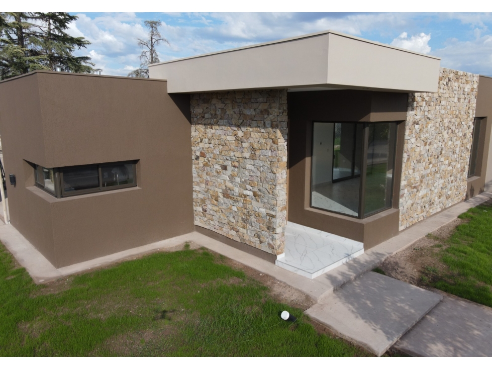 VENDE CASA ESQUINA A ESTRENAR en Barrio Privado IRIGOYEN, Maipú, Mza. - 3
