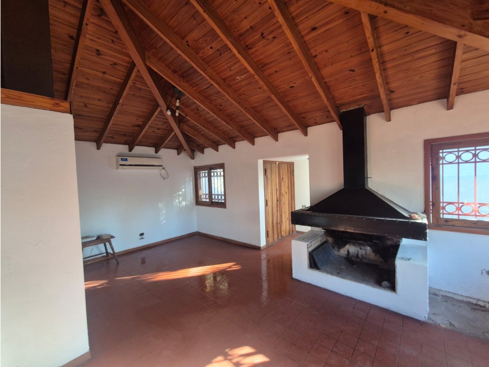 ¡Â¡VENDE CASA!! Ubicada en calle Roca de Godoy Cruz. - 3