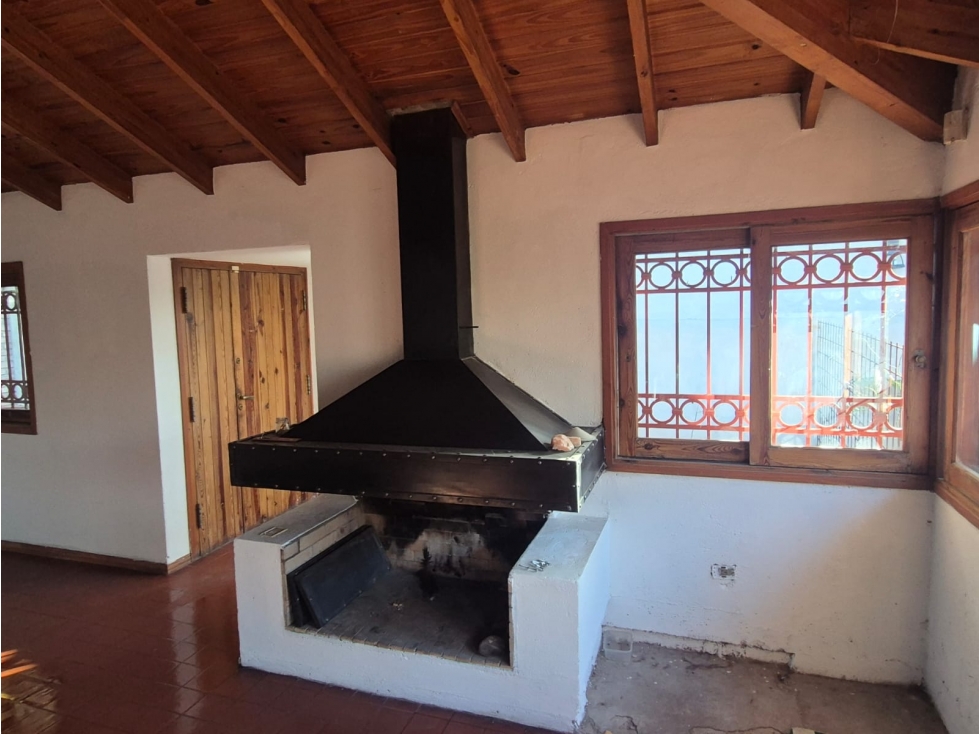 ¡Â¡VENDE CASA!! Ubicada en calle Roca de Godoy Cruz. - 2