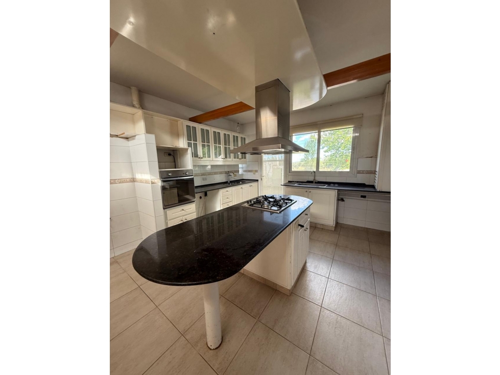 VENDE CASA EN B° LA CAPILLA, VISTALBA, LUJÁN DE CUYO, MENDOZA.