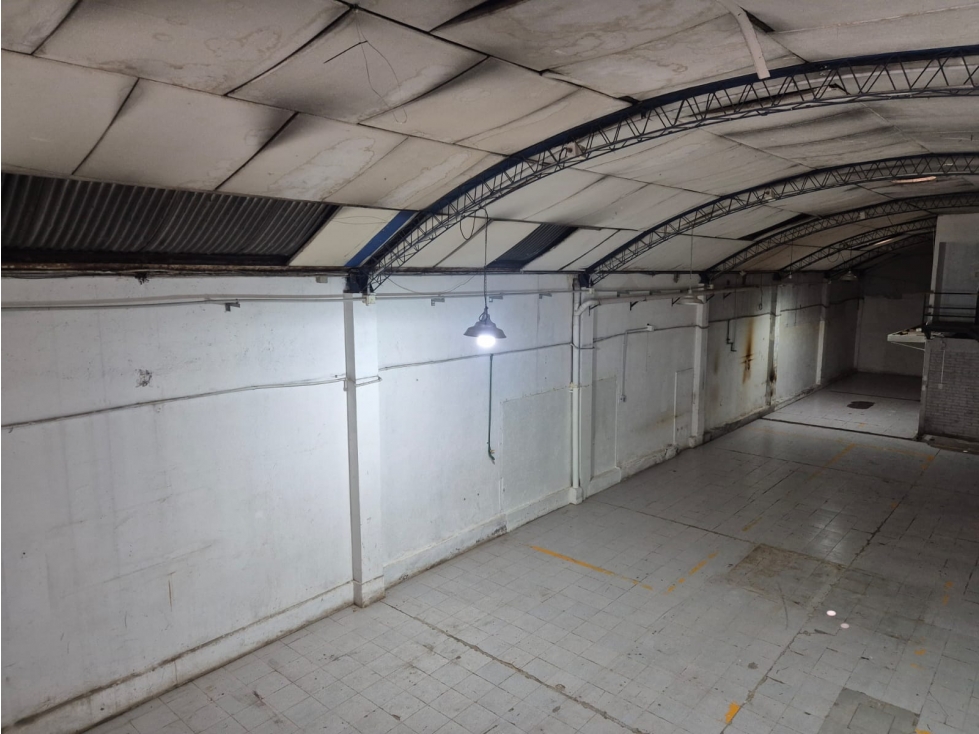 VENDE GALPON CON OFICINAS - EN CALLE ALEM - GODOY CRUZ- MENDOZA - 4
