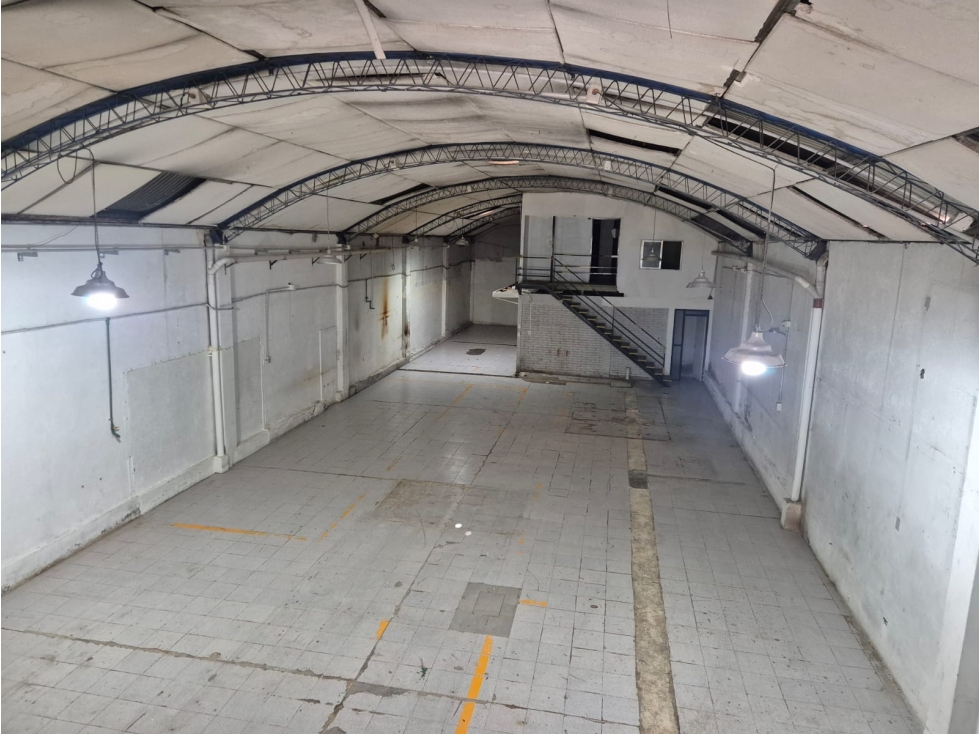 VENDE GALPON CON OFICINAS - EN CALLE ALEM - GODOY CRUZ- MENDOZA - 2