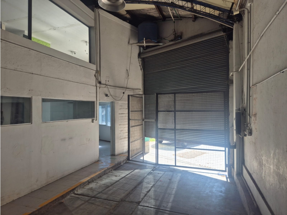 VENDE GALPON CON OFICINAS - EN CALLE ALEM - GODOY CRUZ- MENDOZA - 6