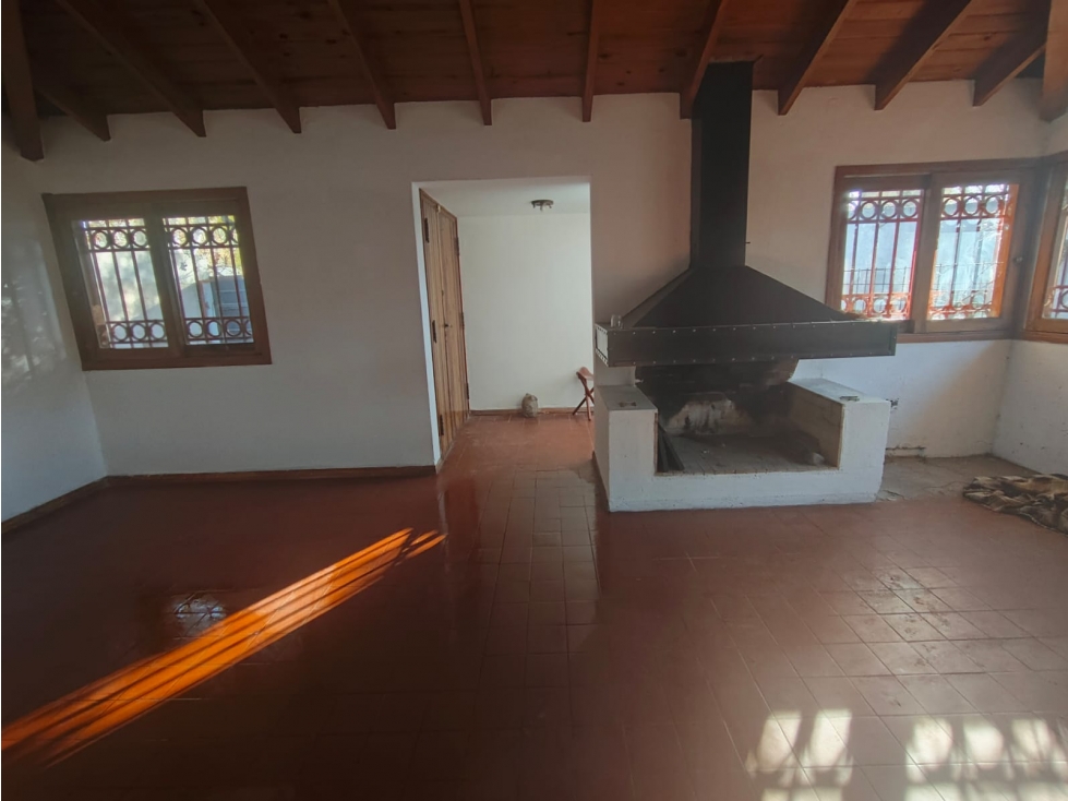 ¡Â¡VENDE CASA!! Ubicada en calle Roca de Godoy Cruz. - 1