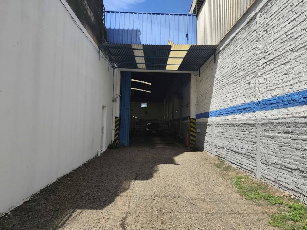 ALQUILO GALPÓN COMERCIAL E INDUSTRIAL, VILLA URQUIZA POSADAS. - 1