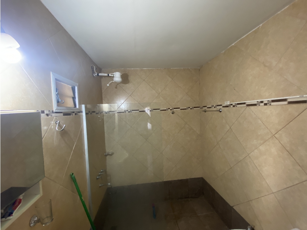 VENDO CASA CON PISCINA Y QUINCHO EN CANDELARIA MNES - 5