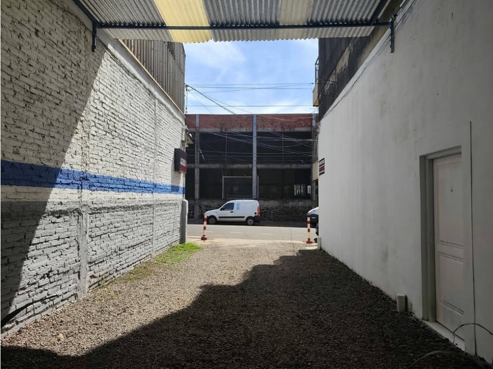 ALQUILO GALPÓN COMERCIAL E INDUSTRIAL, VILLA URQUIZA POSADAS. - 2