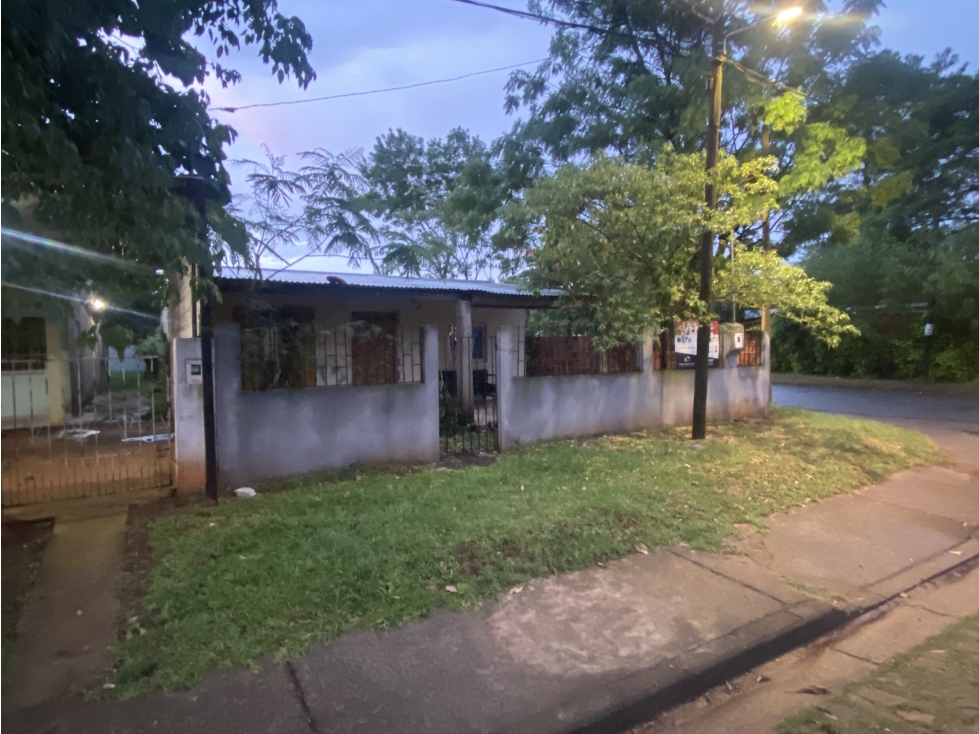 VENDO 3 CASAS EN TERRENO EN ESQUINA - POSADAS MNES - 4