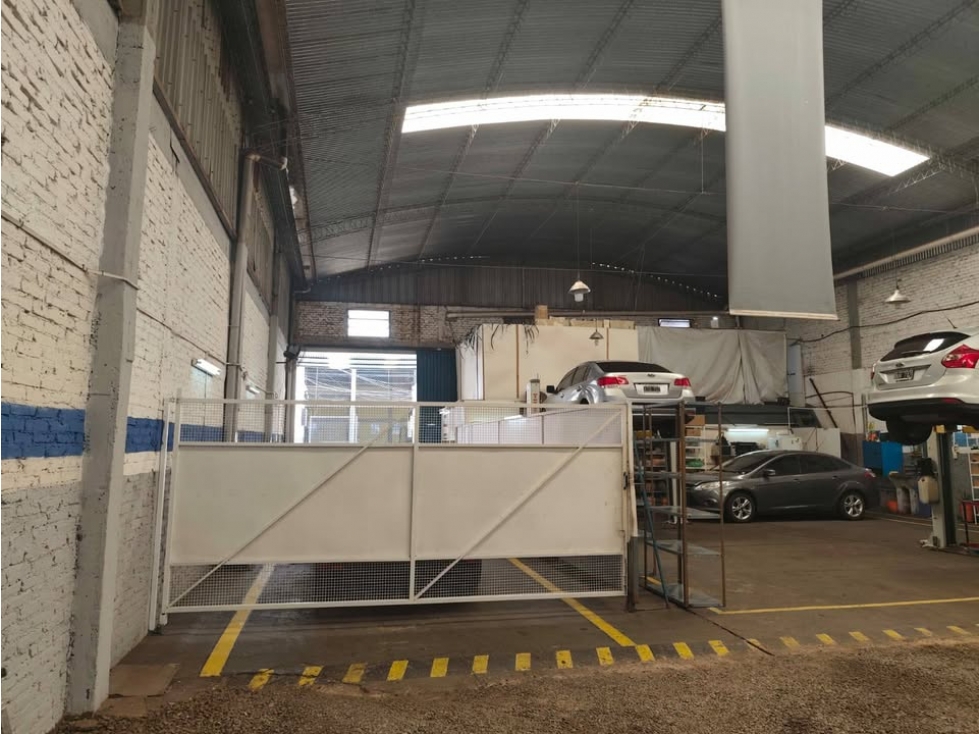 ALQUILO GALPÓN COMERCIAL E INDUSTRIAL, VILLA URQUIZA POSADAS. - 4