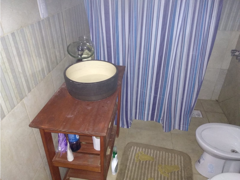 VENDO CASA EN AMPLIO TERRENO, QUINCHO Y PILETA, CANDELARIA MNES - 5