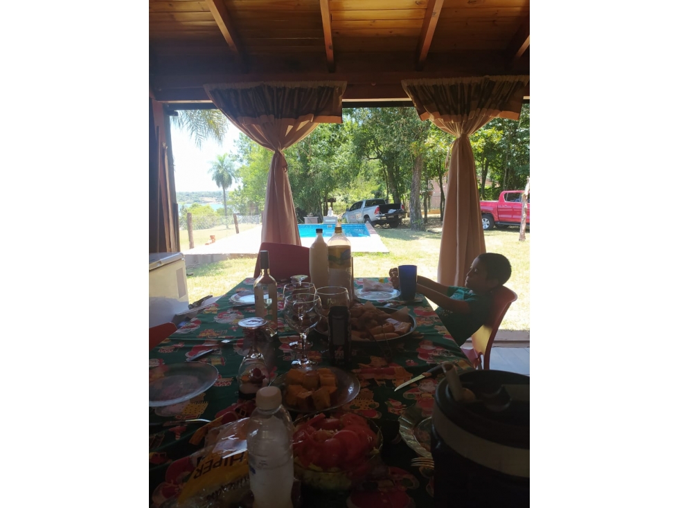 VENDO CASA EN AMPLIO TERRENO, QUINCHO Y PILETA, CANDELARIA MNES - 6