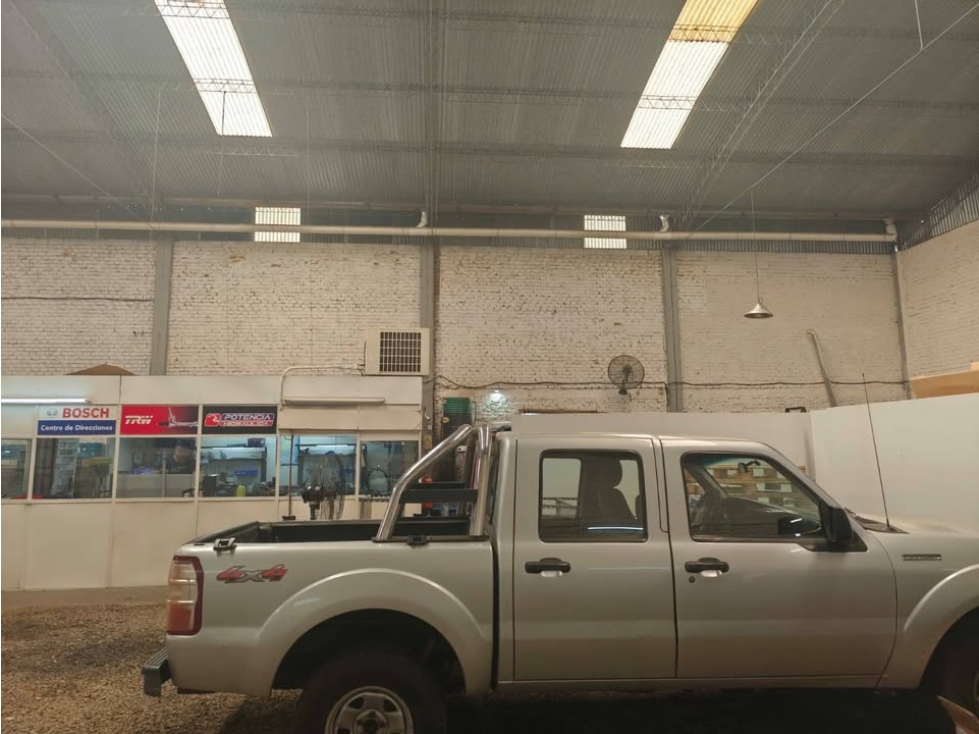 ALQUILO GALPÓN COMERCIAL E INDUSTRIAL, VILLA URQUIZA POSADAS. - 6