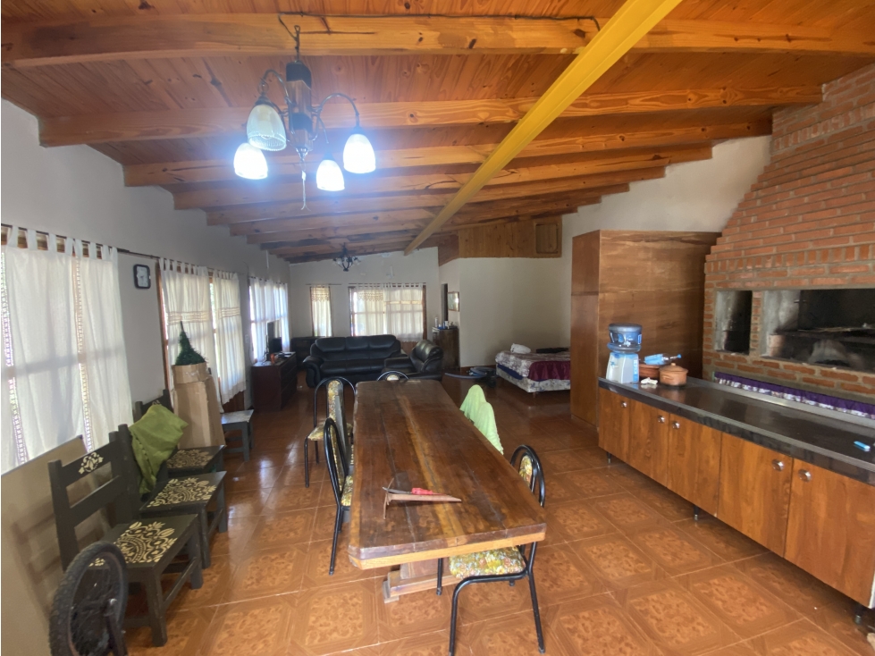 VENDO CASA CON PISCINA Y QUINCHO EN CANDELARIA MNES - 3