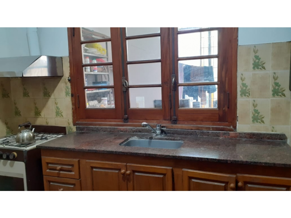 VENDO CASA CON SALON RIO CUARTO - 6